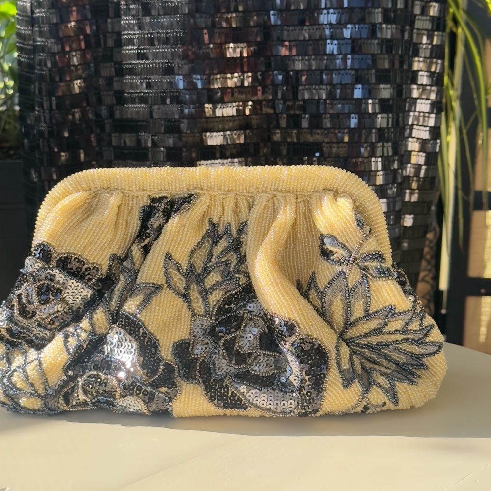 NWT House of Harlow 1960 Yellow and Black Floral Clutch - Picture 4 of 10